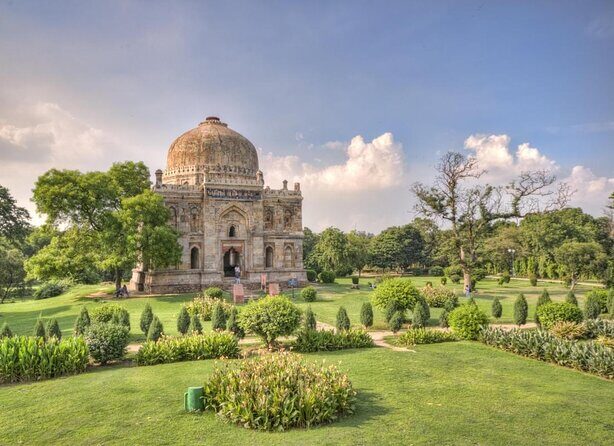 Delhi historical Gardens & Ruins - FAQs