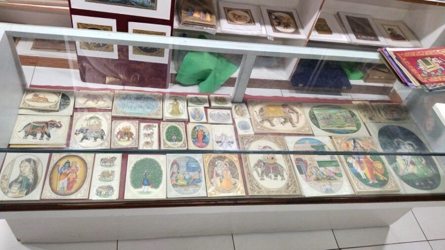 Delhi: Private Guided Shopping Tour in A/C car with transfer - Final thoughts