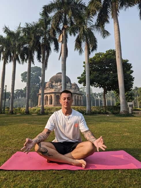 Delhi: Yoga in Lodhi Garden - An In-Depth Look at Yoga in Lodhi Garden
