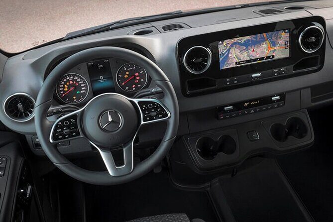 Departure by Minibus from Oakland City to Oakland Airport OAK - An In-Depth Look at the Oakland Airport Transfer Experience