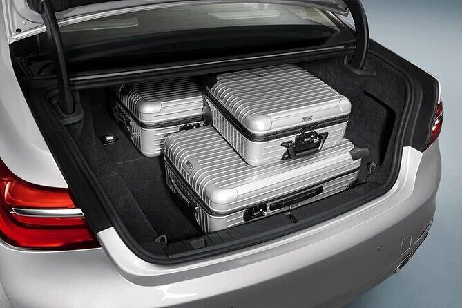 Departure from Milwaukee City to Milwaukee Airport MKE by Sedan - Frequently Asked Questions (FAQs)