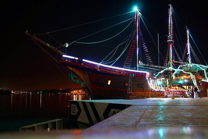 Dinner Under the Sea + Pirate Show in Puerto Vallarta Bay - A Balanced View: Pros and Cons