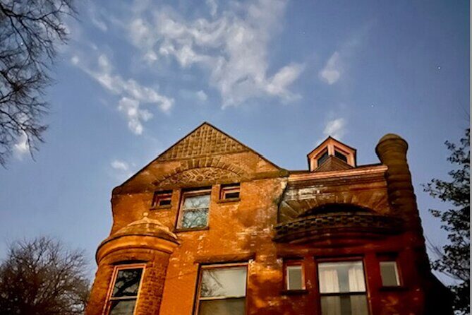 Eerie Old Louisville Photo Tour with Welcome Cocktail - Analyzing the Tour in Detail