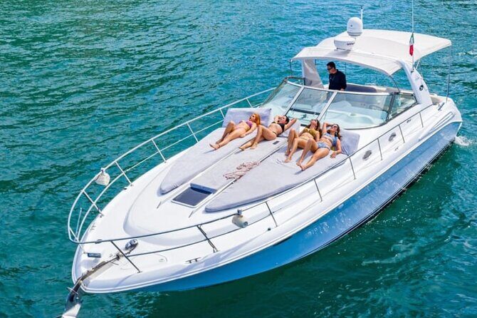 Espiritu Santo and Sealion Swimming aboard a luxury yacht - Why This Tour Resonates for Travelers