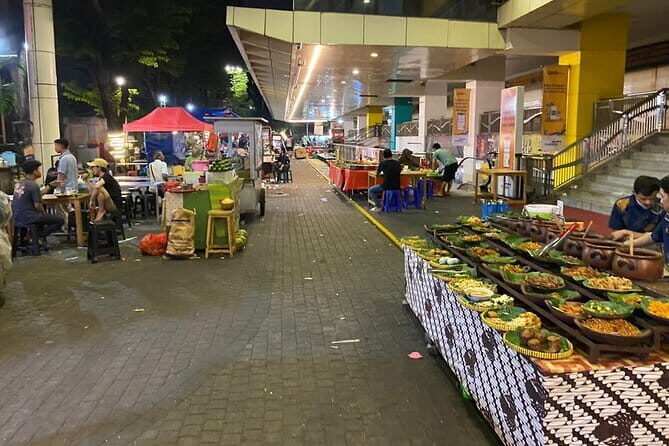 Experience Jakarta Street Food Scene with MRT Transportation - A Closer Look at the Experience