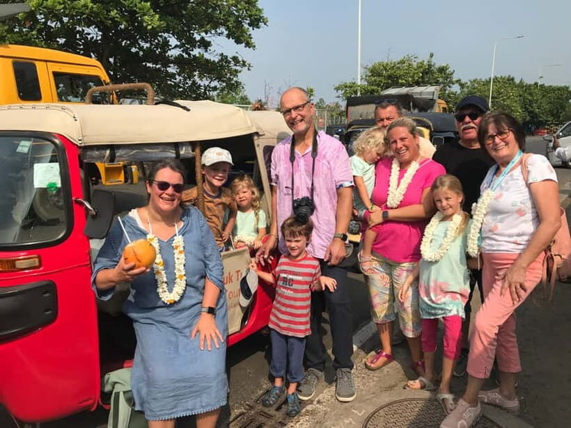 Explore Highlight Colombo with Group of Travelers - Itinerary Breakdown