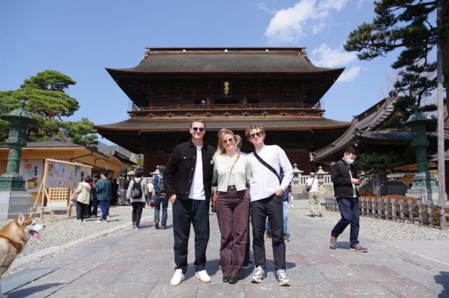 Food & Cultural Walking Tour around Zenkoji temple in Nagano - Exploring the Details of the Tour