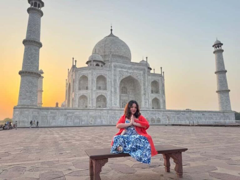 From Delhi Lavish Taj Mahal Tour with Luxury Car & VIP Entry