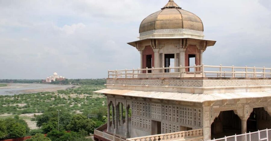 From Delhi: Taj Mahal Sunrise Tour with Elephant SOS Centres - Agra Fort: A Majestic Step Back in Time