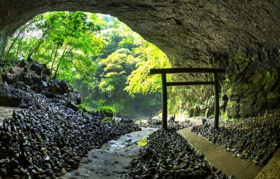 From Fukuoka: Miyazaki, Takachiho Gorge and Shrines Day tour