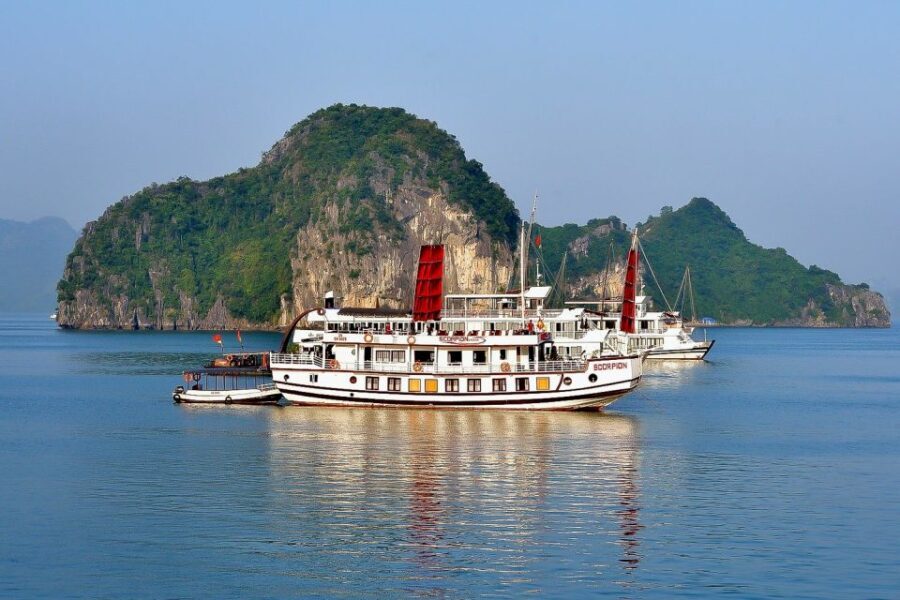 From Hanoi: Full-Day Ha Long Bay Trip Seafood and Kayaking - What Makes This Tour Stand Out