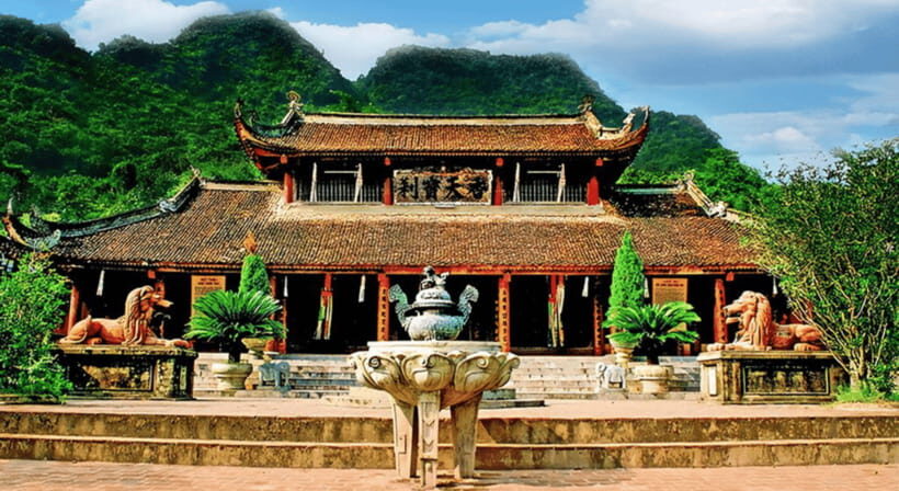 From Hanoi: Perfume Pagoda Day Trip with Boat Ride - The Hike to Huong Tich Cave: A Must-See Spot