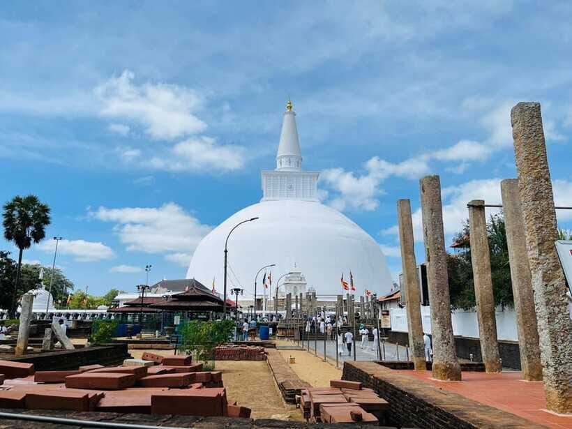 From Kandy: Anuradhapura Day Trip with Lunch - Exploring Anuradhapura’s Sacred Sites