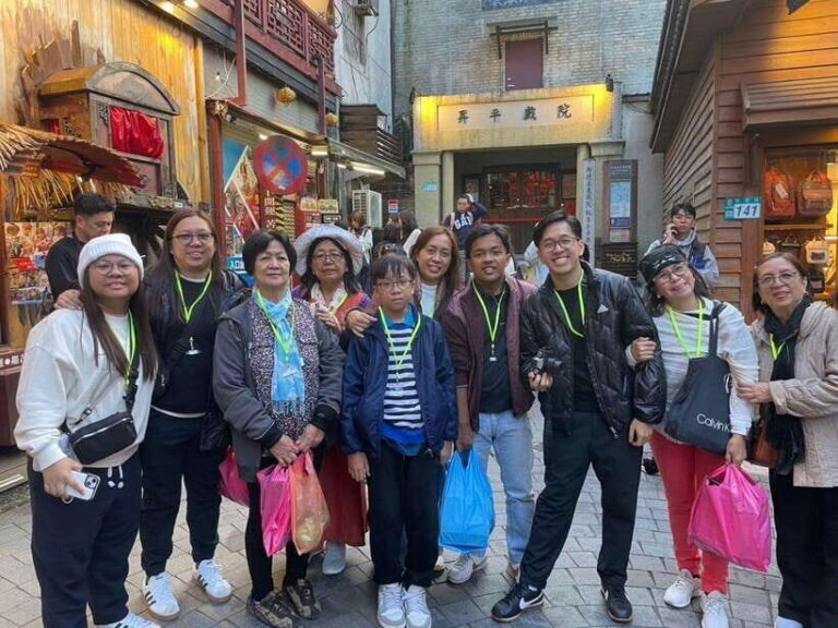 From Taipei: Shifen, Jiufen, and Yehliu Geopark Day Tour - What Travelers Say About the Tour