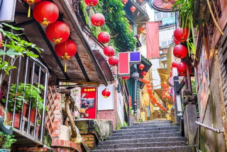 From Taipei: Shifen, Jiufen, and Yehliu Guided Day Trip - A Closer Look at the Tour Experience
