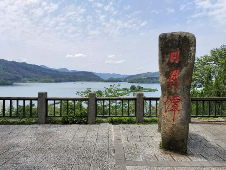 From Taipei: Sun Moon Lake, Temples and Tea Factory Day Trip - Why This Tour Offers Good Value