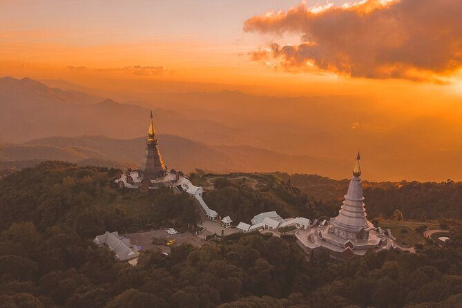 Full-Day Doi Inthanon National Park Tour with Trek and Pagodas