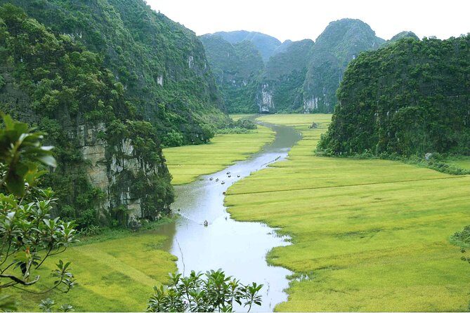 Full day Hoa Lu, Tam Coc and Mua Cave by Limousine from Hanoi - Exploring the Day in Detail