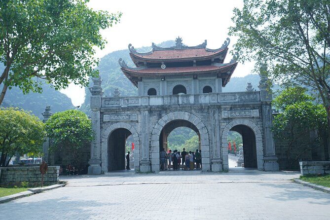 Full Day Hoa Lu/Tam Coc/ Mua Cave Tour by Limousine Bus - Exploring the Ninh Binh Region in Detail