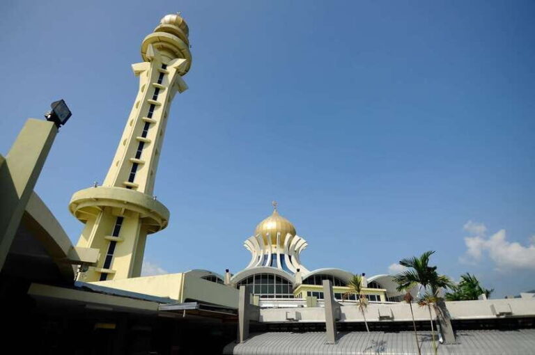FullDay Pulau Penang Exploration Tour - The Iconic Climb: THE TOP KOMTAR & Rainbow Skywalk
