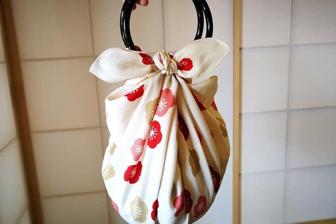 Furoshiki experience - A Detailed Look at the Furoshiki Experience in Fukuoka