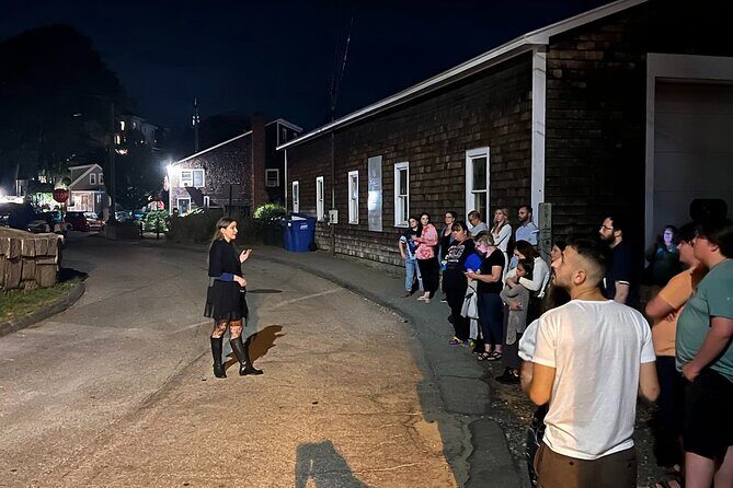Ghosts of Christmas Past Downtown Stroll - Who Should Consider This Tour?