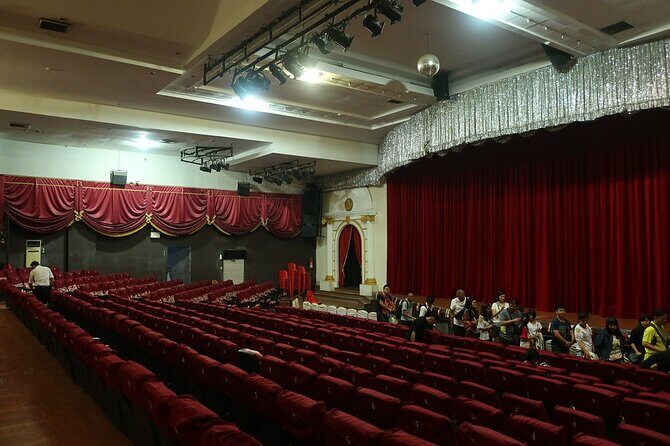 Golden Dome Cabaret: A Night of Glamour and Glitter - Who Should Consider This Tour?