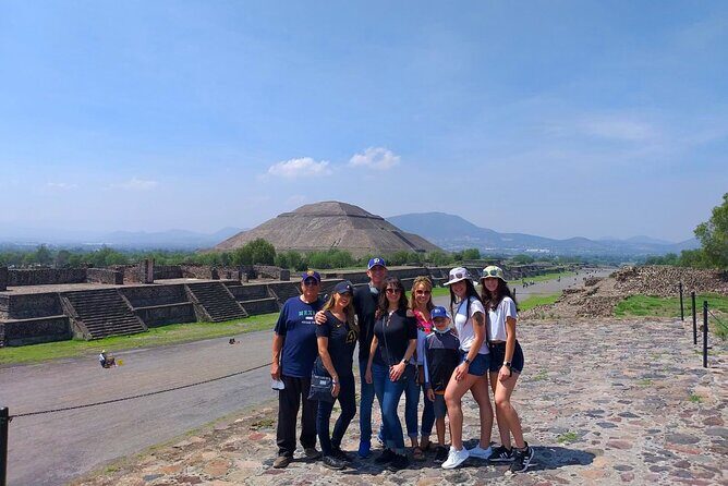 Group reduced to Pyramids of Teotihuacan and Basilica of Guadalupe - Artisanal Experience at El Quetzal