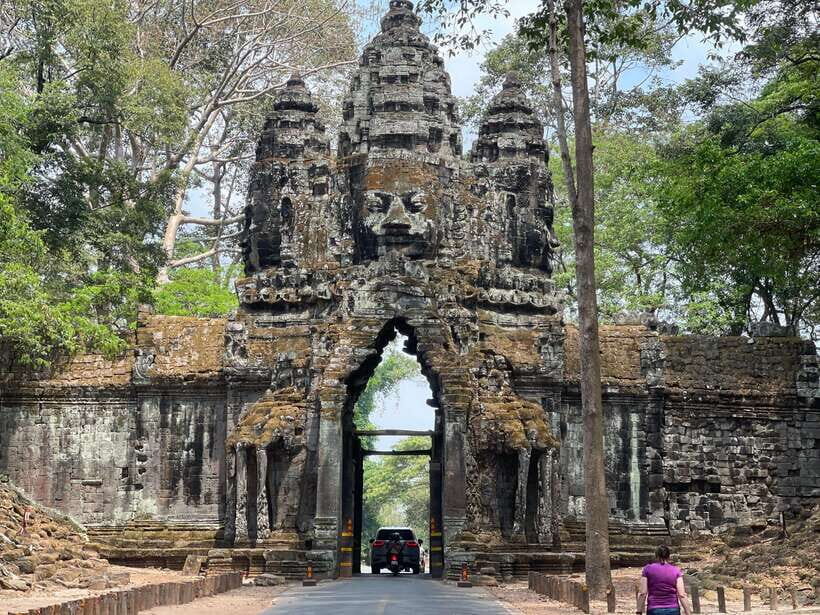 Guided Tour of Angkor Wat, Bayon, Ta Prohm, and Banteay Srei - The Experience in Detail