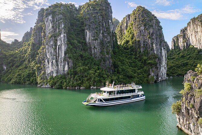 [Ha Long Bay] Luxury Cruise Day Tour From Hanoi, Caves & Buffet