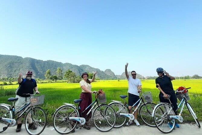 Half Day Guided Bike and Boat Tour in Hoa Lu, Ninh Binh - The Traditional Vietnamese Buffet Lunch