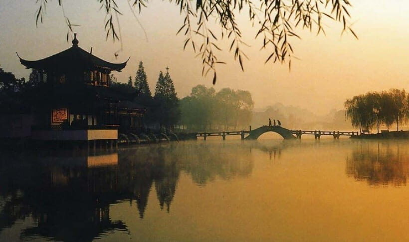 Hangzhou Private Day Trip by Bullet Train from Shanghai - Exploring the Full-Day Experience: What to Expect