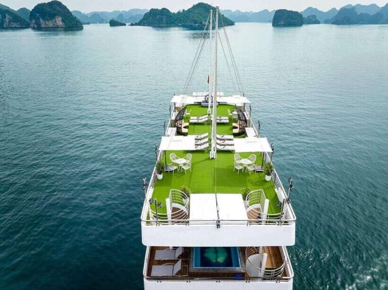 Hanoi: FullDay Halong Bay 5 star, jacuzzi, buffet,kayak,swim - A Deep Dive into the Full-Day Ha Long Bay Experience