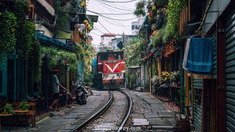 HANOI: HALF-DAY VISIT TRAIN STREET & STREET FOOD - A Closer Look at the Tour Experience
