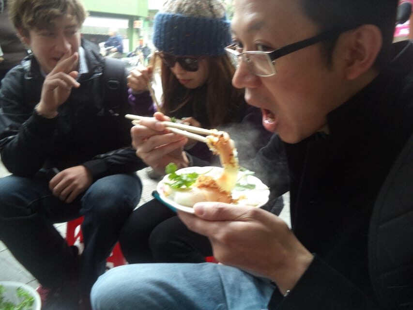 Hanoi: Old Quarter Street Food Walking Tour with 10 Tastings - Tasting the Classics: Bun Cha, Banh Cuon, and More