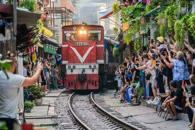Hanoi Street Food Adventure: Train Street & Local Delights - The Train Street: A Unique Cultural Highlight