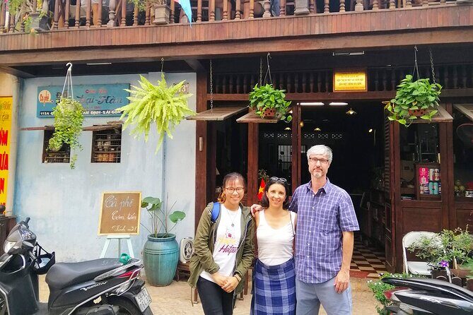 Ho Chi Minh City private walking tours with young local volunteers
