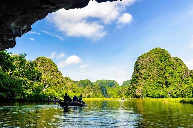 Hoa Lu - Tam Coc boat Trip and Mua Cave - Lunch and the Trang An Landscape Complex