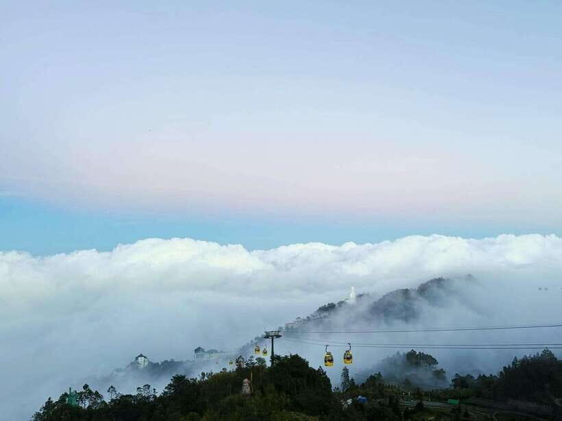 Hoi An/Da Nang: Ba Na Hills and Golden Bridge Afternoon Tour - Golden Bridge and French Village