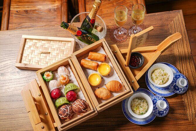 Hong Kong 'Aqua Luna' Dim Sum Cruise - A Closer Look at the Hong Kong Aqua Luna Dim Sum Cruise