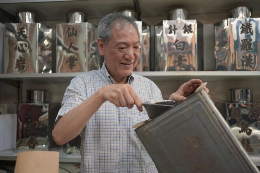 Hong Kong Street Food Tour with Locals - Dim Sum, Wonton - Who Will Love This Tour?