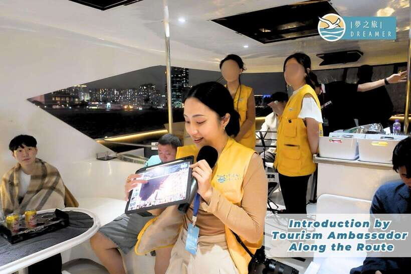 Hong Kong: Victoria Harbour Cruise with Live Tour and Photos - Who Should Consider This Tour?