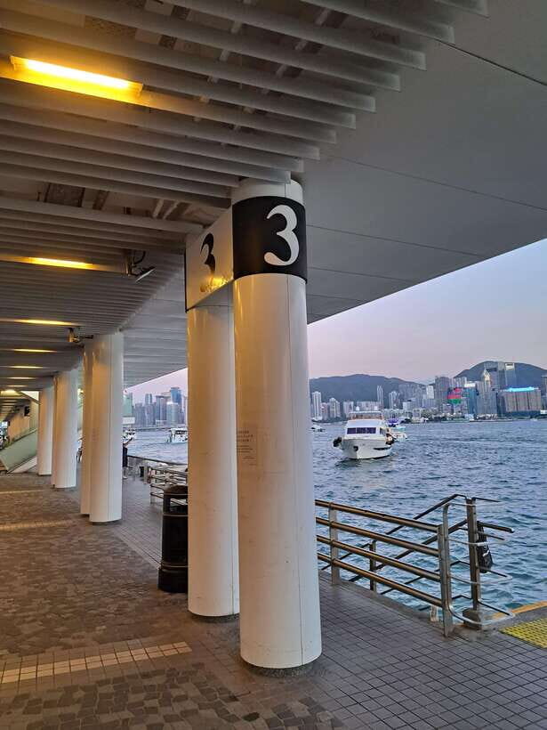 Hong Kong: Victoria Harbour Evening Cruise with Drinks - Why This Tour Stands Out