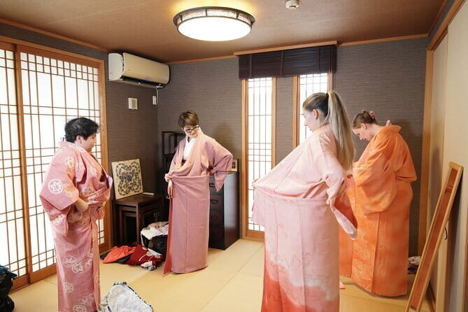 How to wear a Kimono Lesson at West side of Tokyo - Who Would Love This Experience?