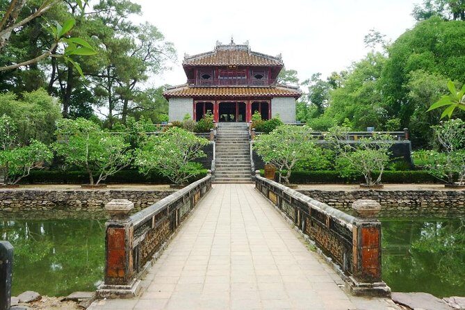 Hue Private Guided Tombs and Thien Mu Pagoda Tour - FAQs