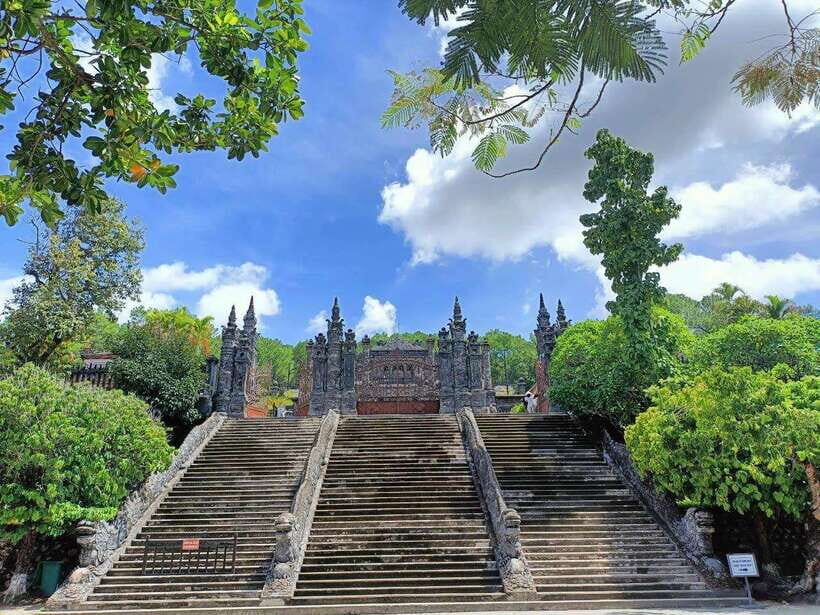 Hue: Royal Tombs Private Tour with 3 Best Tombs & Pagoda