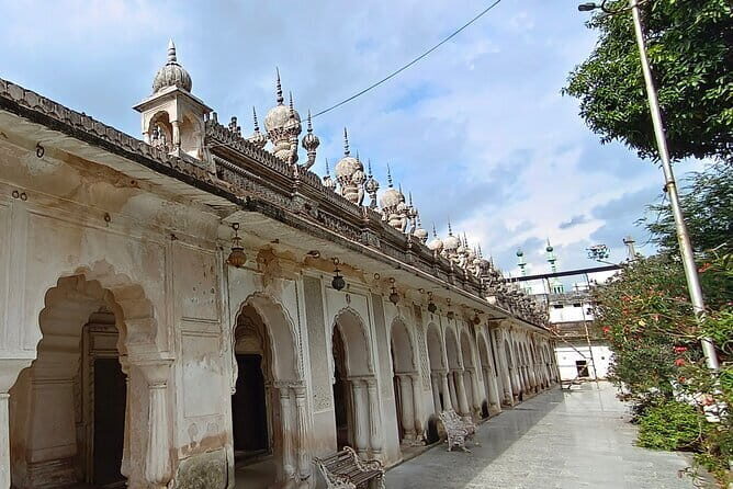 Hyderabad Highlights Guided City Tour and Chai Experience - Modern Hyderabad: Markets and Governance