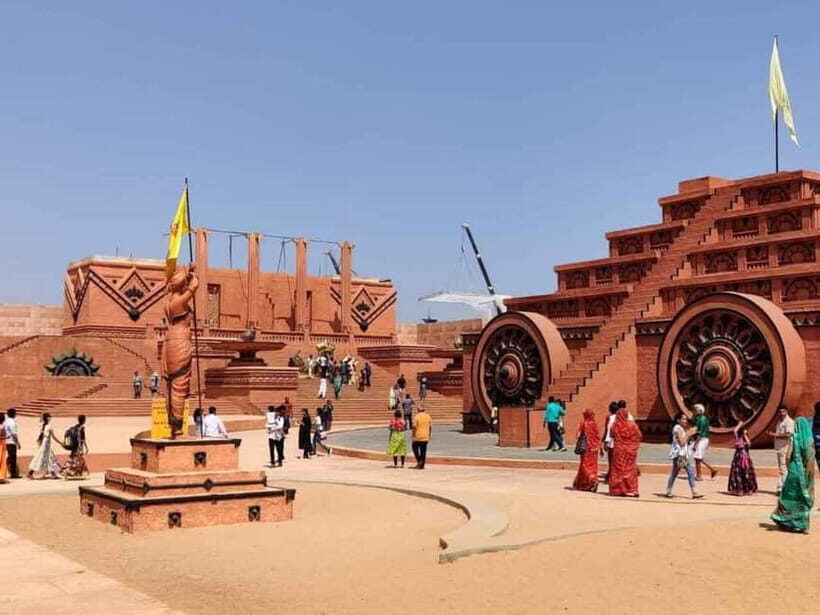 HYDERABAD RAMOJI FILM CITY TOUR - Who Would Love This Tour?