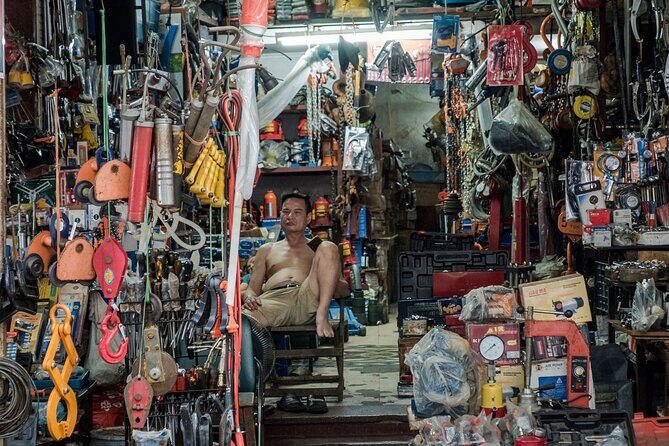 Into the Thieves Market Hanoi Photo Tour