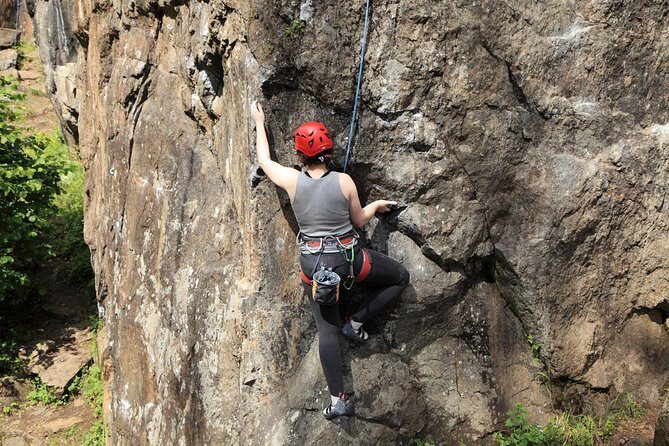 Intro to Outdoor Rock climbing - Introduction to Outdoor Rock Climbing in Seattle